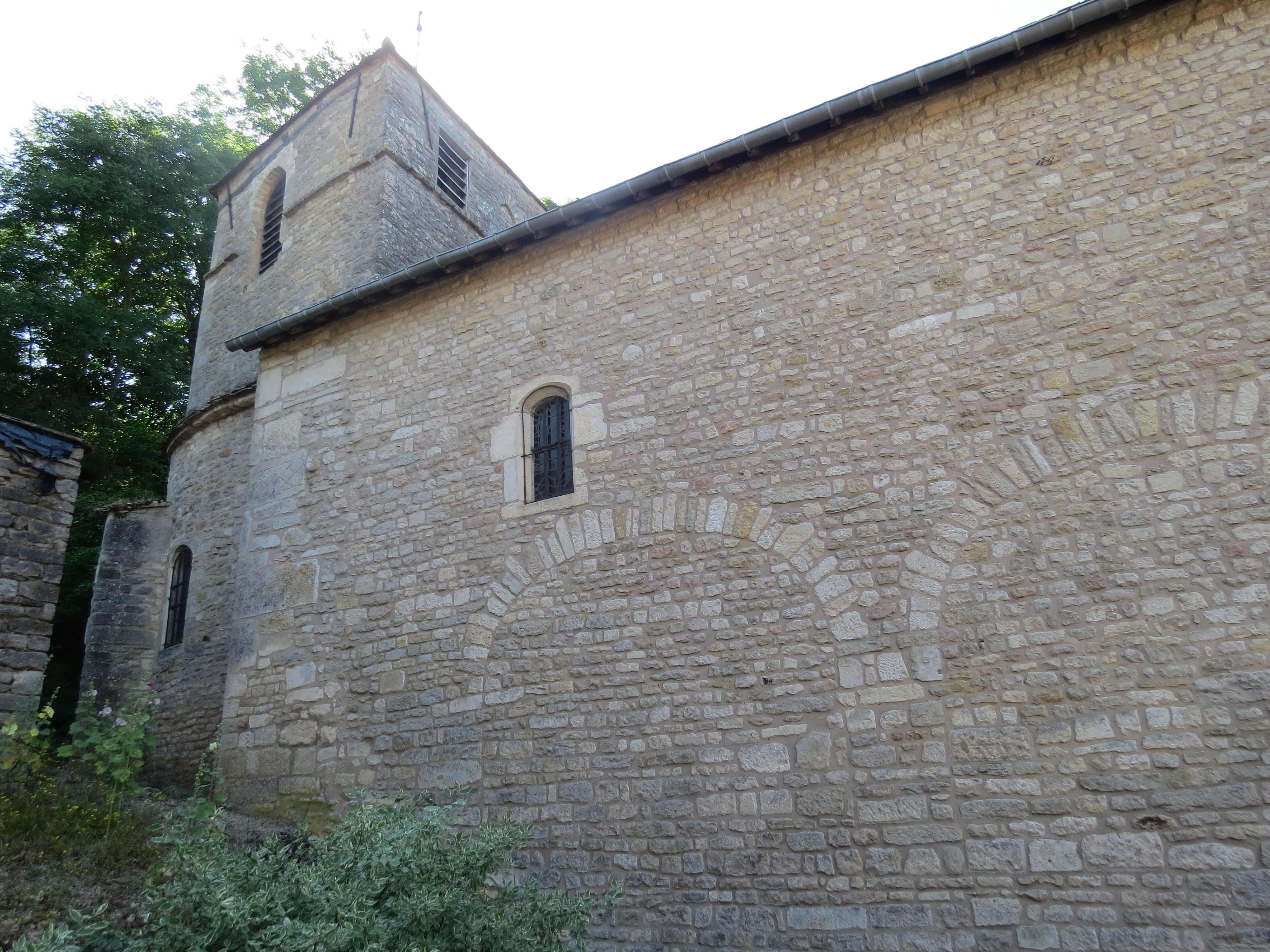 Église Saint-Léger (Maçonnerie de gravats de Alesia)