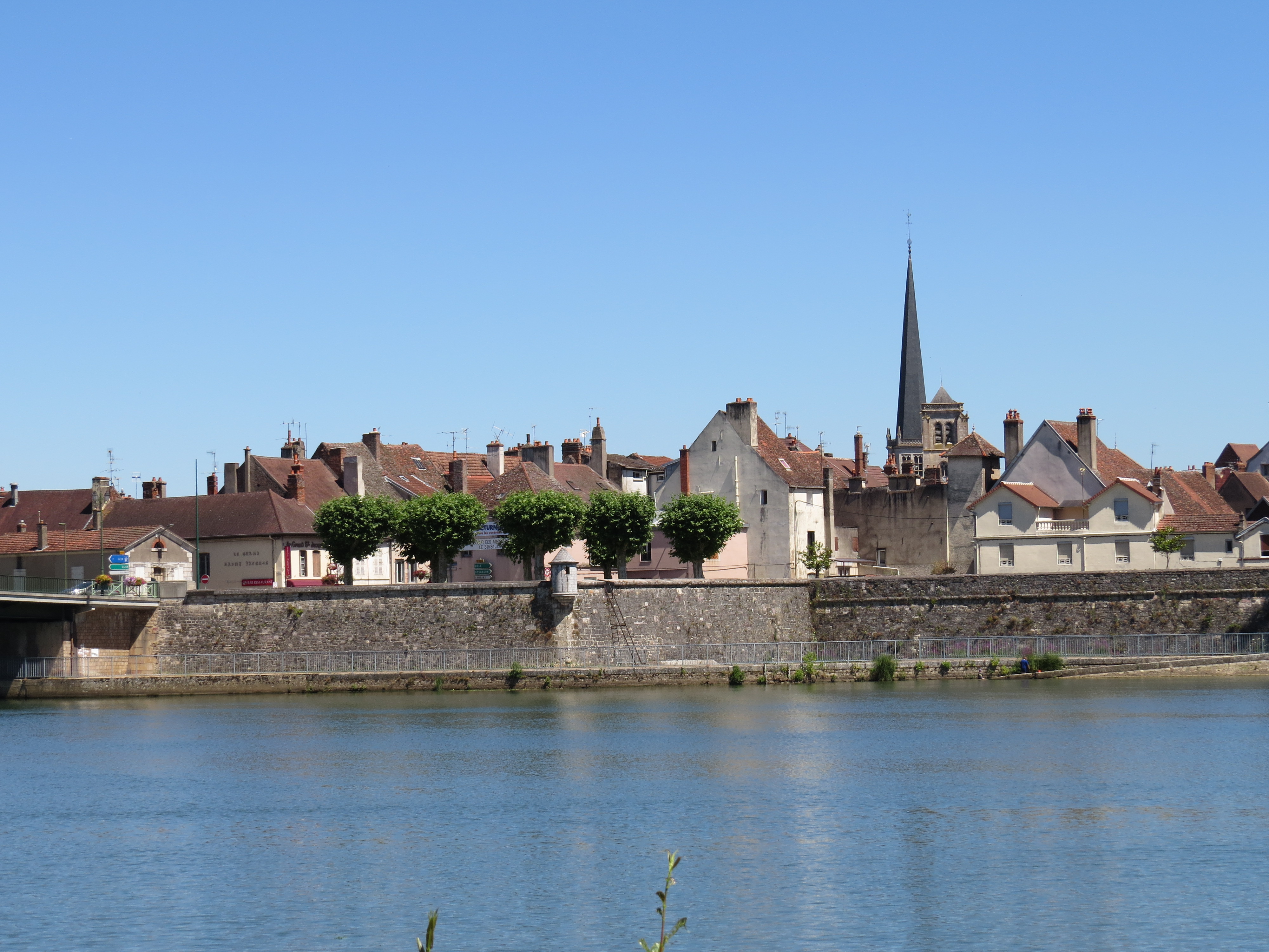 Auxonne sur les bords de la Saône